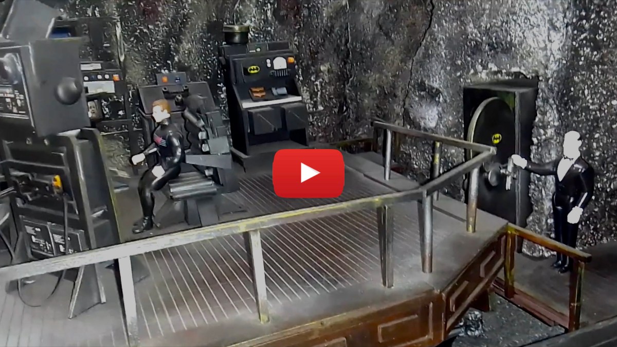 Batcave Diorama by Alberto&nbsp;Mazuelos